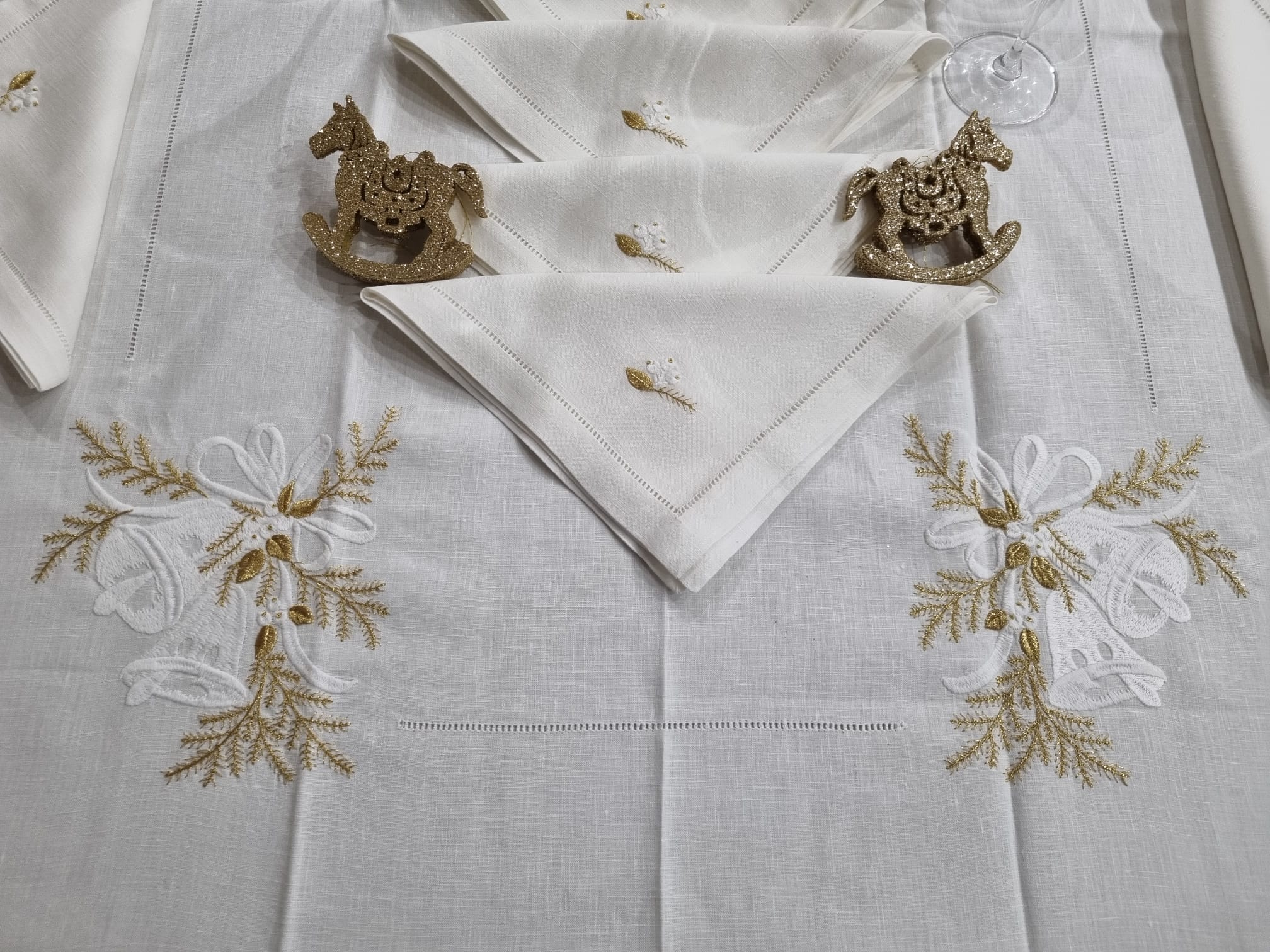 Servizio da Tavola x12 in Lino i Maestri Del Ricamo Campane - Biancheria da sogno Pedata