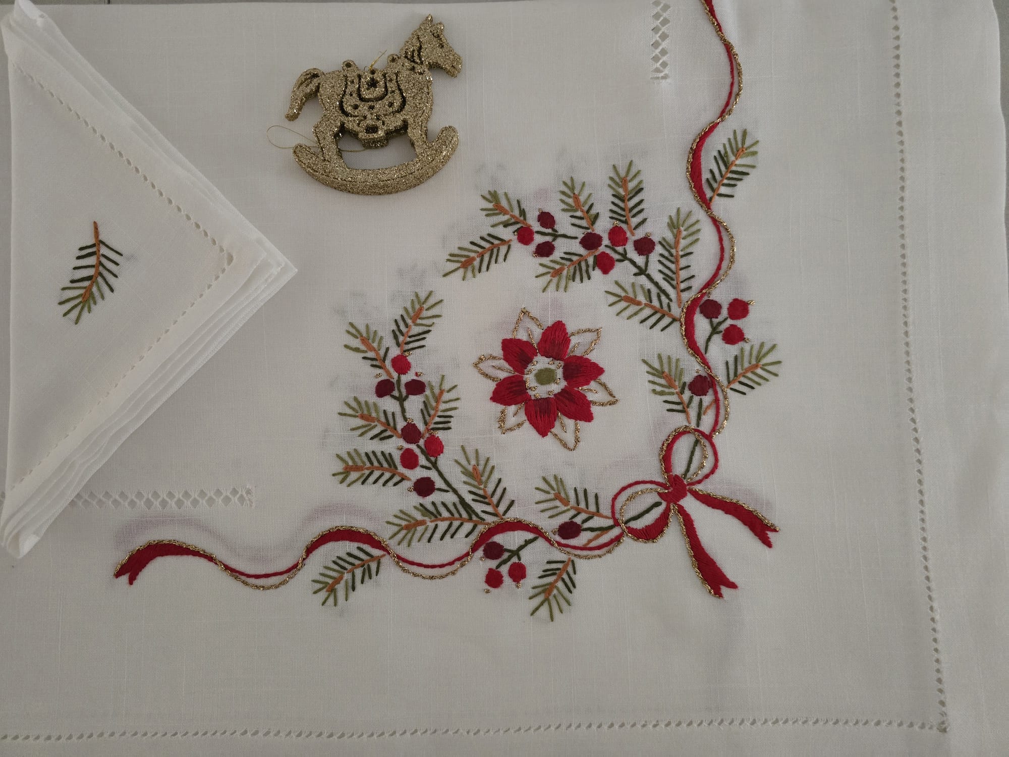 Tovaglia x12 in Lino I Maestri Del Ricamo Fiocco Di Natale - Biancheria da sogno Pedata