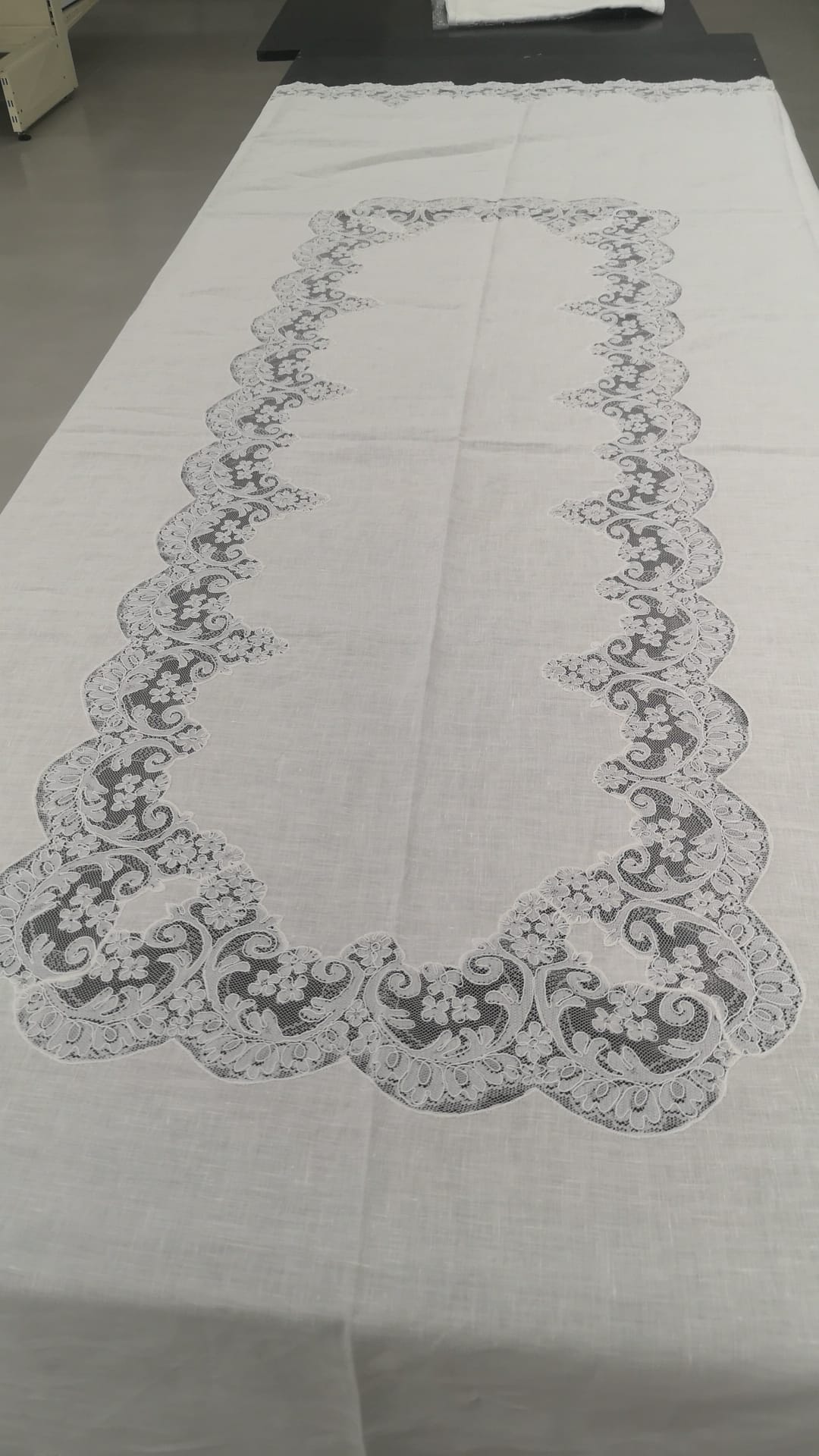 Tris Lino Francese e Pizzo Rebrodè I Maestri Del Ricamo Balza Bassa - Biancheria da sogno Pedata